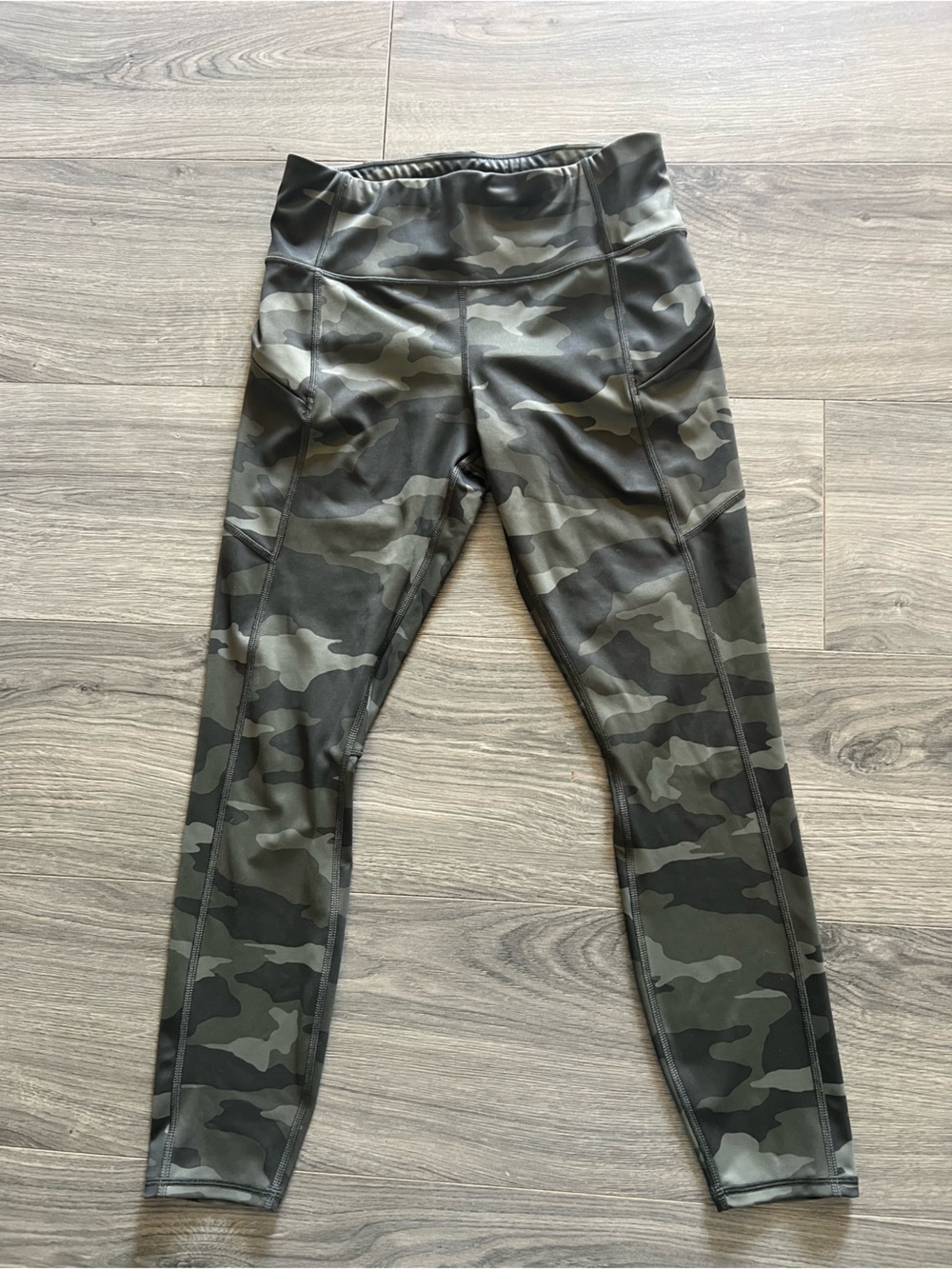 Athleta Black Grey Camo Contender 7/8 Tight